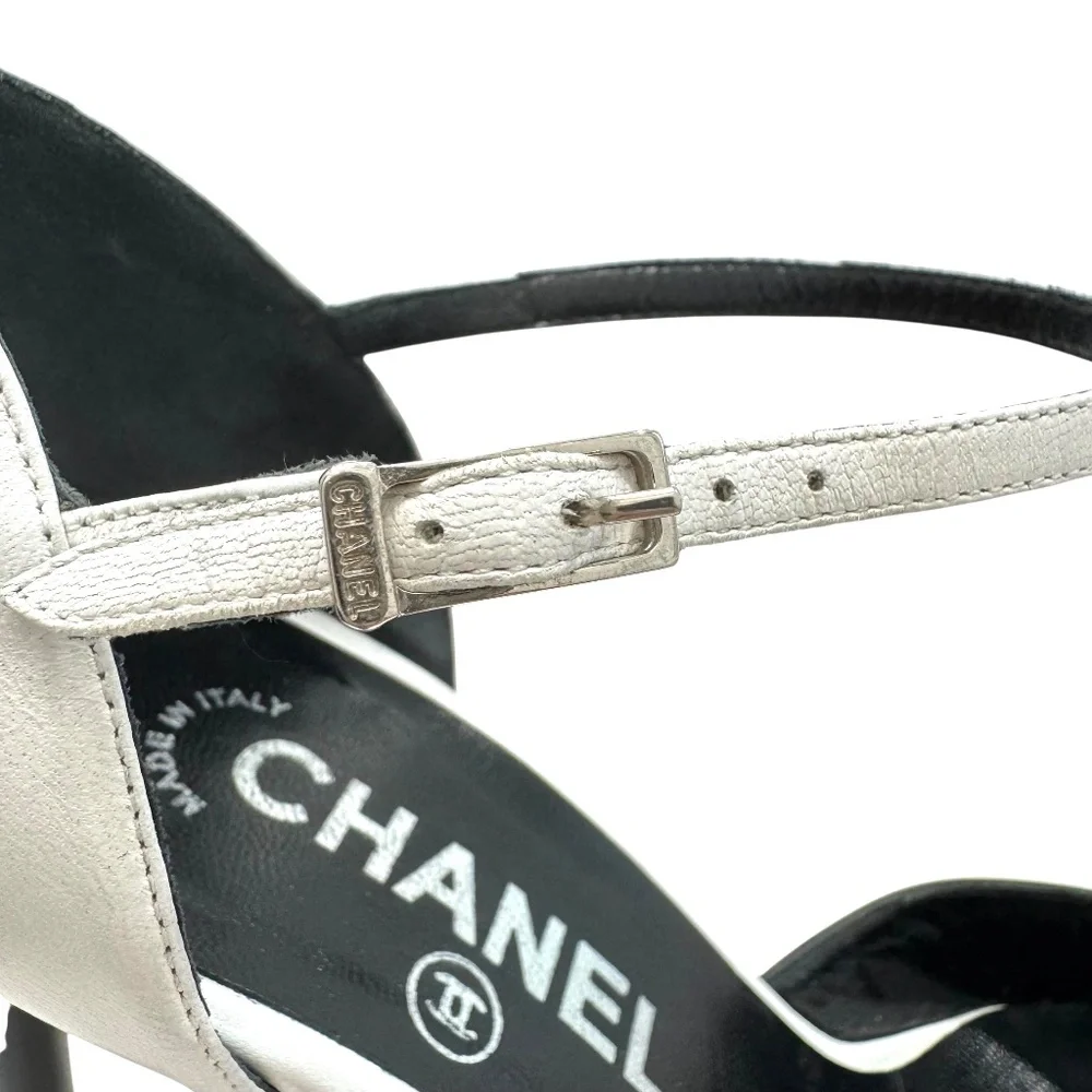 CHANEL BLACK AND WHITE CAP TOE ANKLE STRAP ROUND TOE STILETTO
